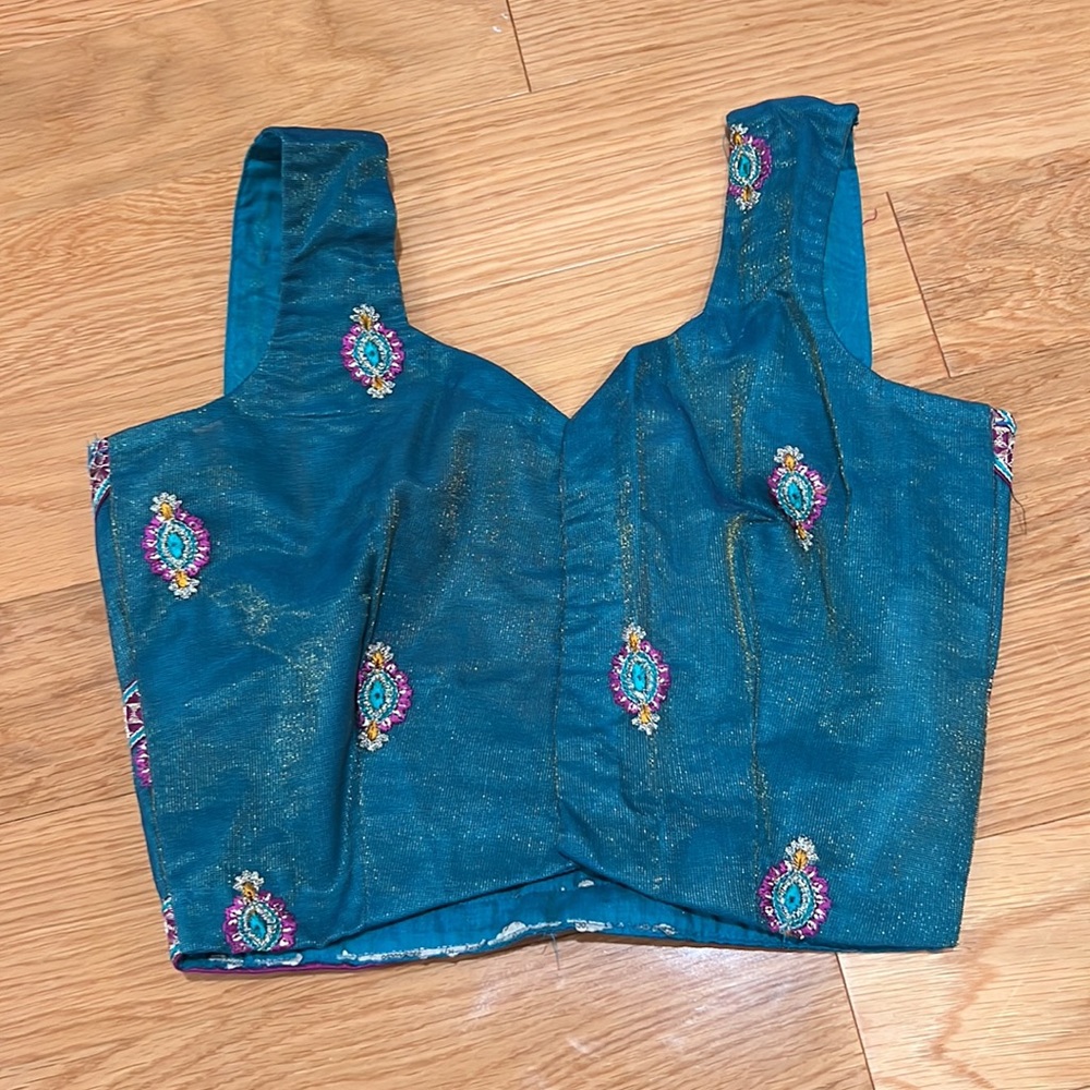 Indian Sari With Matching Blouse - image 2